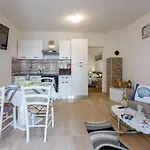 شقة Renoviertes Mit Meerblick, Fitnessraum, Babybett, Grillbereich *