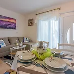 Renoviertes Mit Meerblick, Fitnessraum, Babybett, Grillbereich شقة