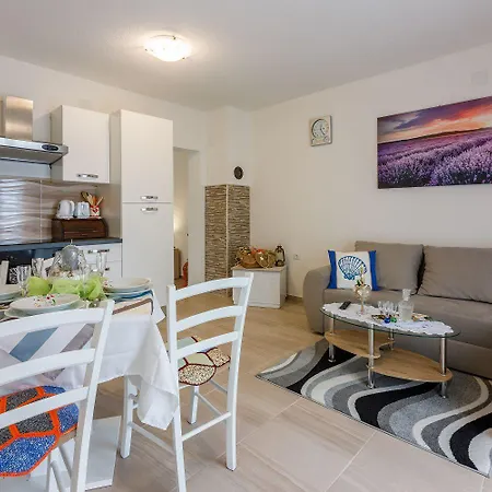Renoviertes Mit Meerblick, Fitnessraum, Babybett, Grillbereich 아파트 *