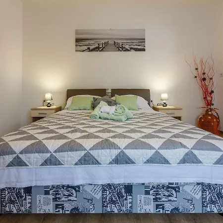 Renoviertes Mit Meerblick, Fitnessraum, Babybett, Grillbereich 크리크베니카