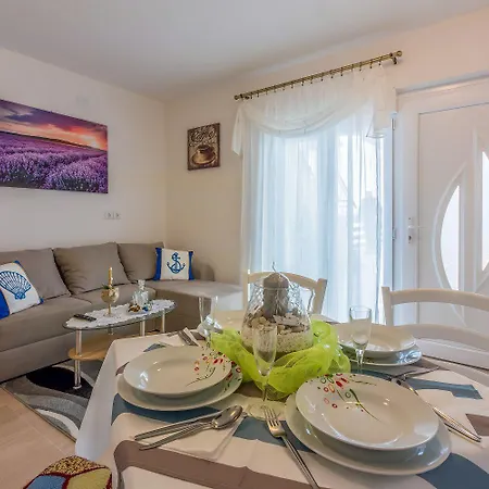 Renoviertes Mit Meerblick, Fitnessraum, Babybett, Grillbereich 아파트
