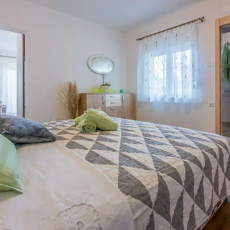 Apartmán Renoviertes Mit Meerblick, Fitnessraum, Babybett, Grillbereich