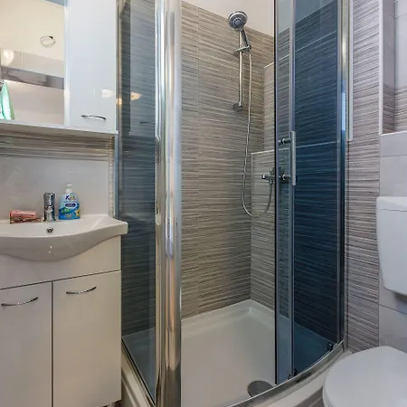 Renoviertes Mit Meerblick, Fitnessraum, Babybett, Grillbereich 아파트 크리크베니카