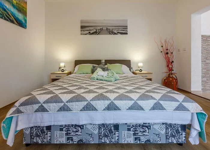 Renoviertes Mit Meerblick, Fitnessraum, Babybett, Grillbereich Crikvenica